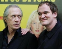David Carradine junto a Quentin Tarantino en la premier de "Kill Bill"
